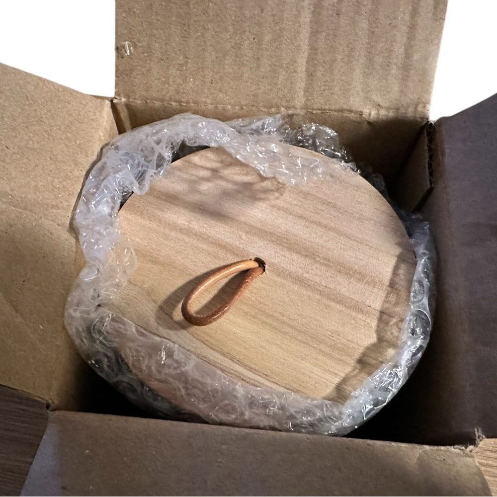 New Anthropologie Hive and Wick Ceramic Candle: Oakmoss Leaf - Picture 9 of 9